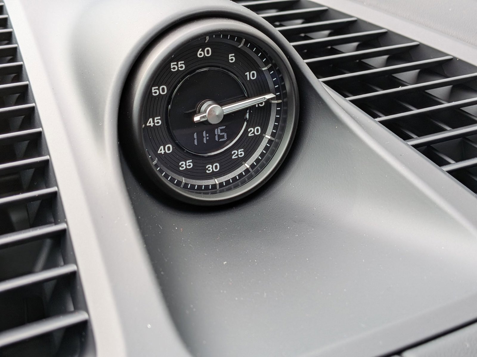 New 2026 Porsche Macan Electric image 19