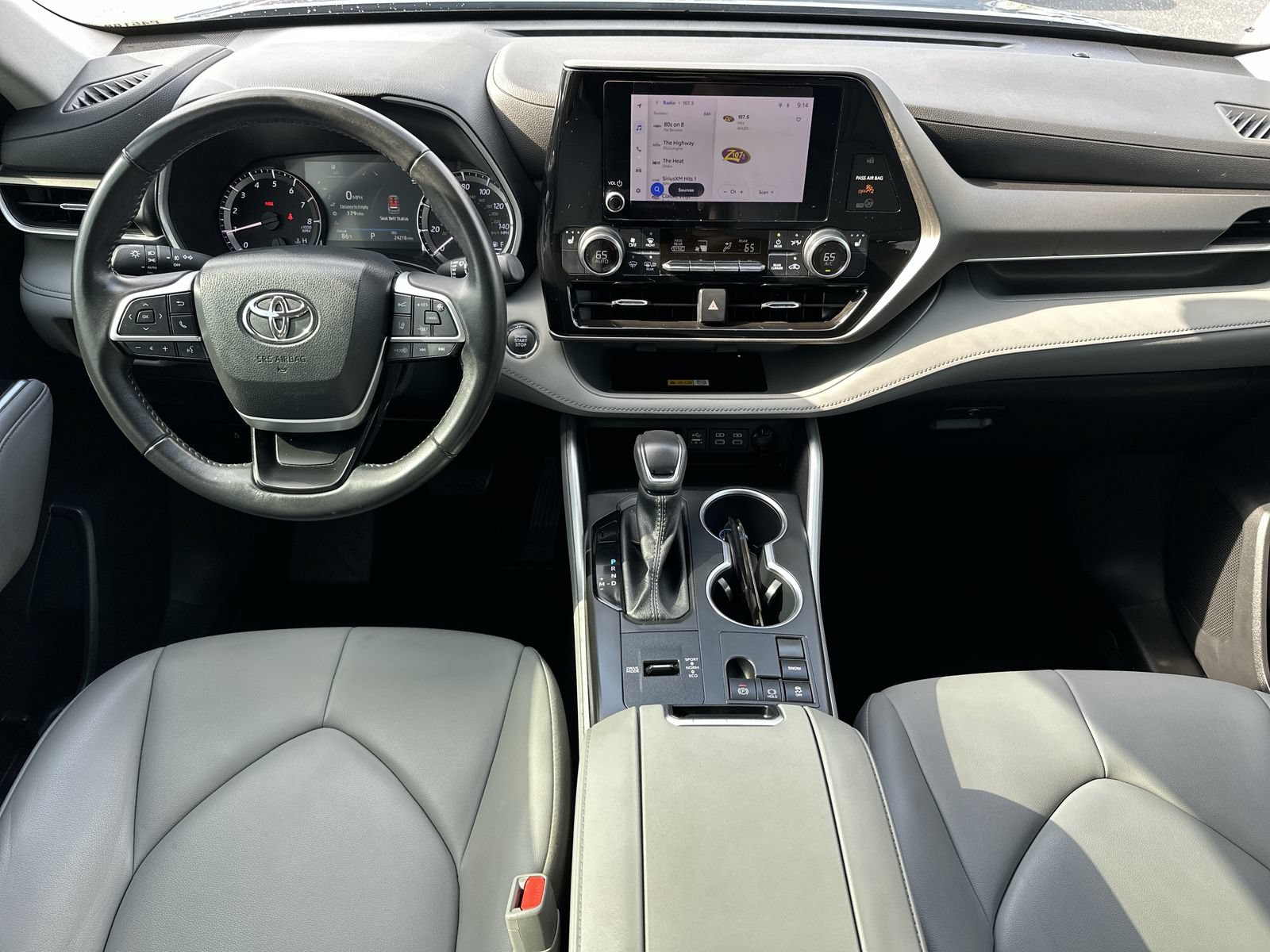 Used 2023 Toyota Highlander XLE FWD image 18