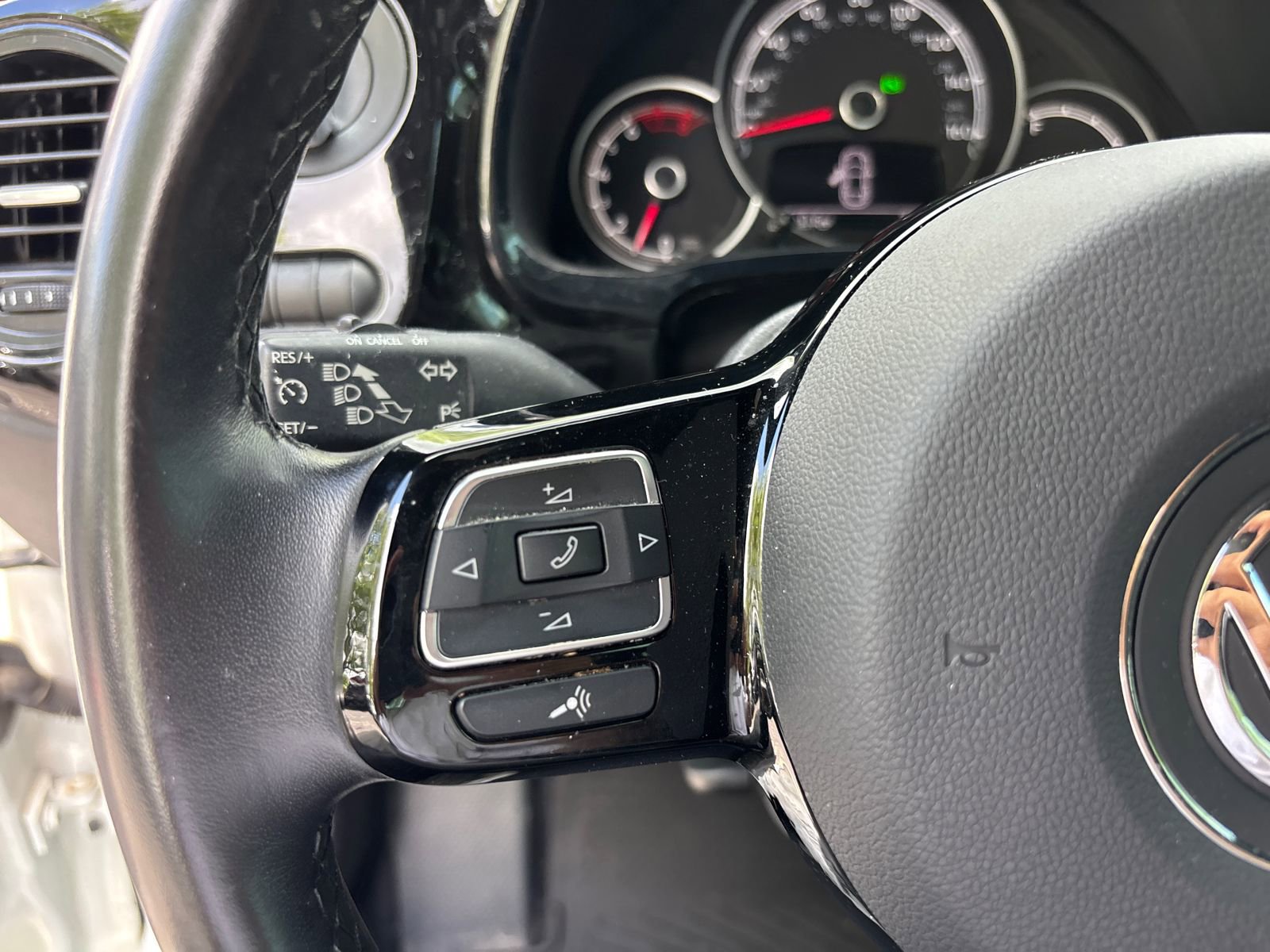 Used 2018 Volkswagen Beetle 2.0T S w/ Style & Comfort Package For S FWD image 17