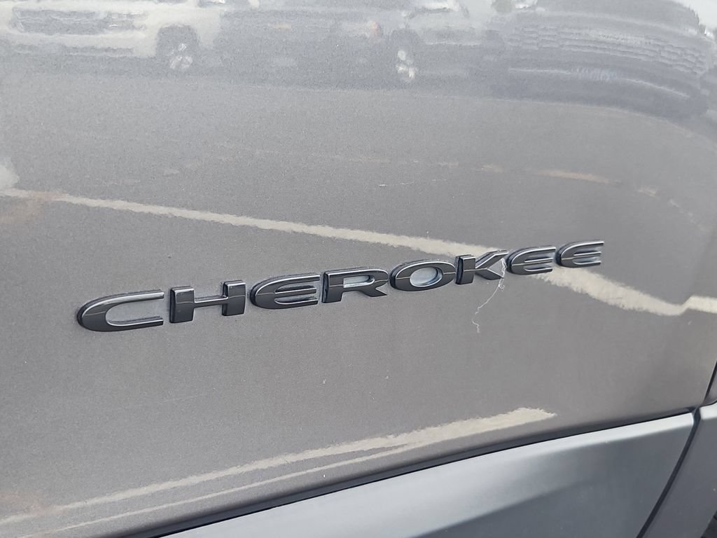 Used 2016 Jeep Cherokee Sport AWD/4WD image 26