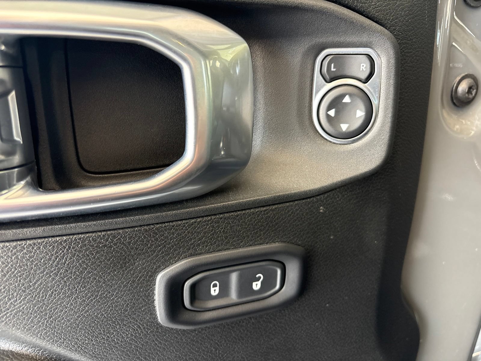 Used 2022 Jeep Gladiator Sport AWD/4WD image 11