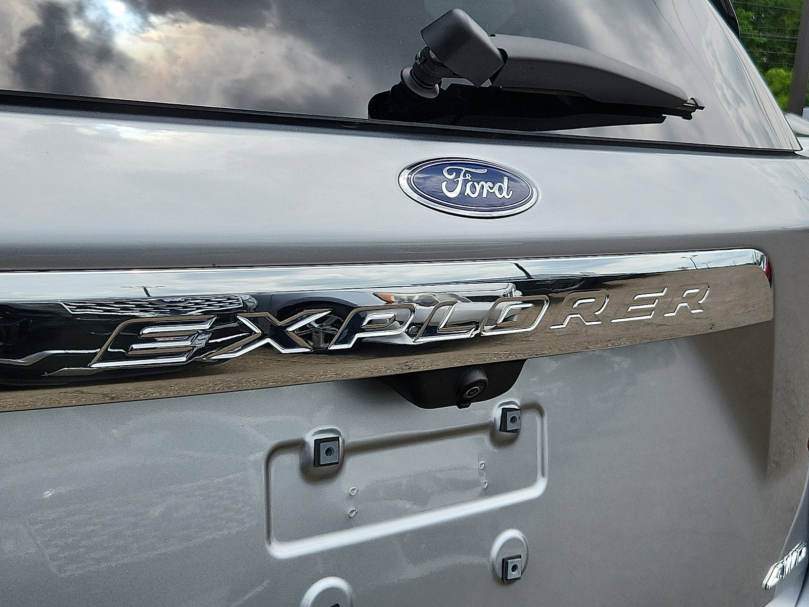 Used 2022 Ford Explorer XLT w/ Equipment Group 202A AWD/4WD image 29