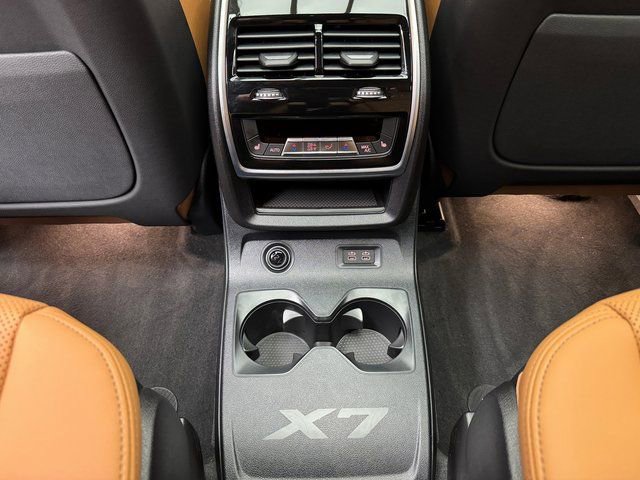 Used 2026 BMW X7 xDrive40i AWD/4WD image 16