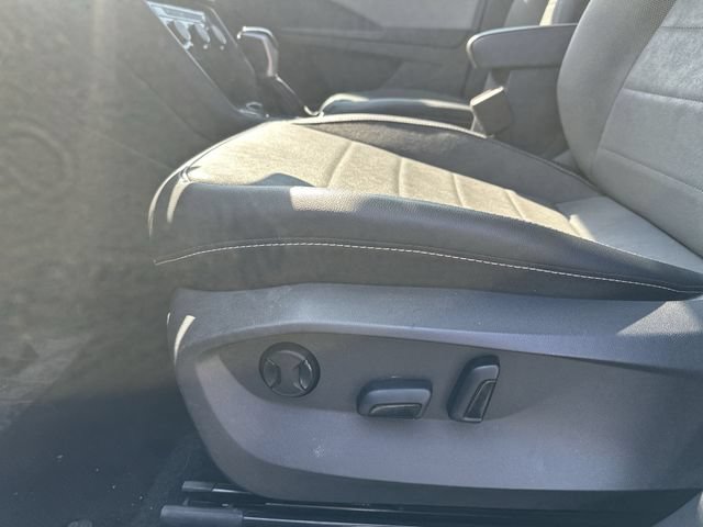 Used 2023 Volkswagen Taos SE w/ Panoramic Sunroof Package AWD/4WD image 16