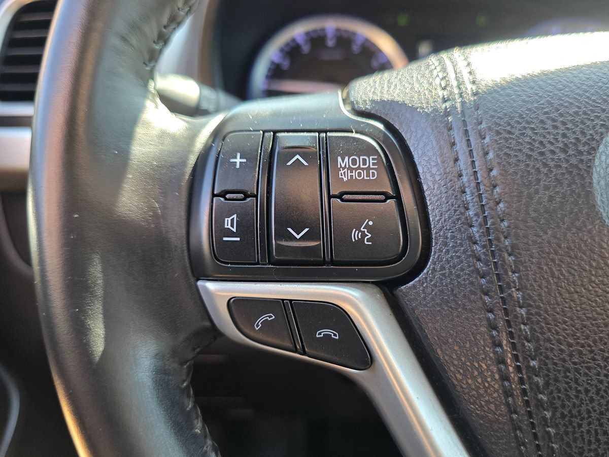Used 2018 Toyota Highlander SE FWD image 35