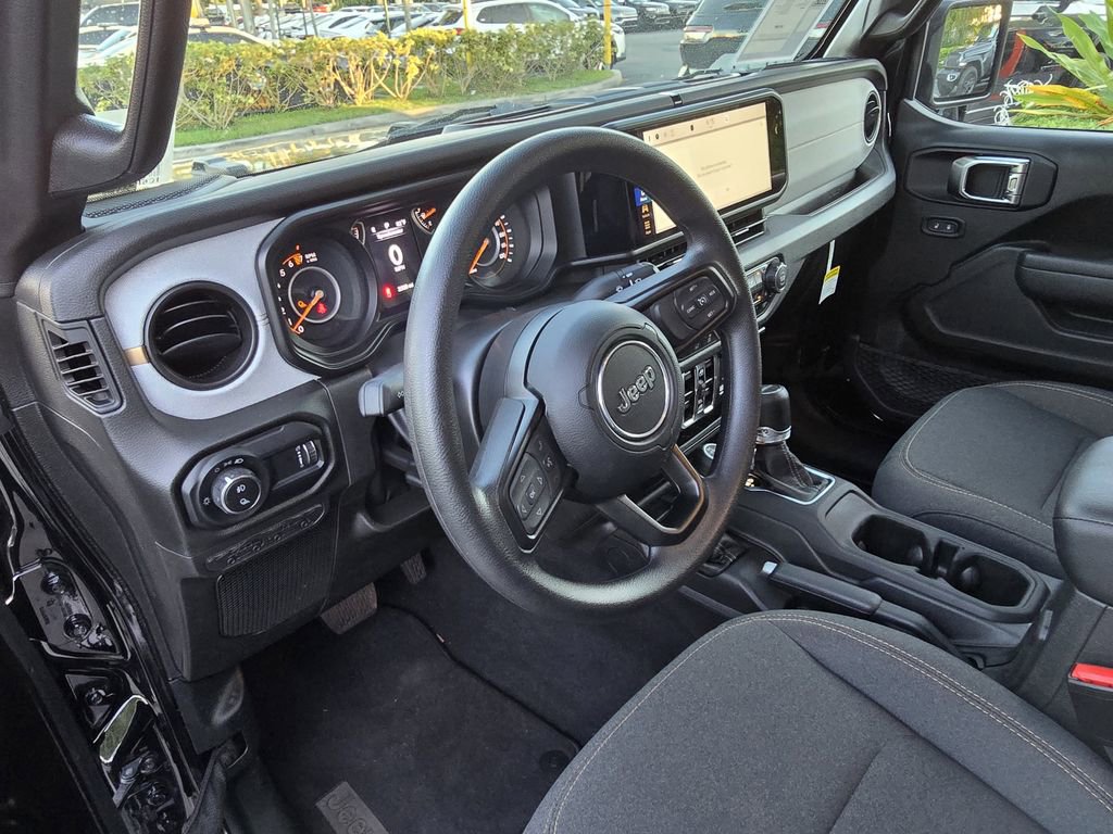 Used 2025 Jeep Gladiator Sport image 15