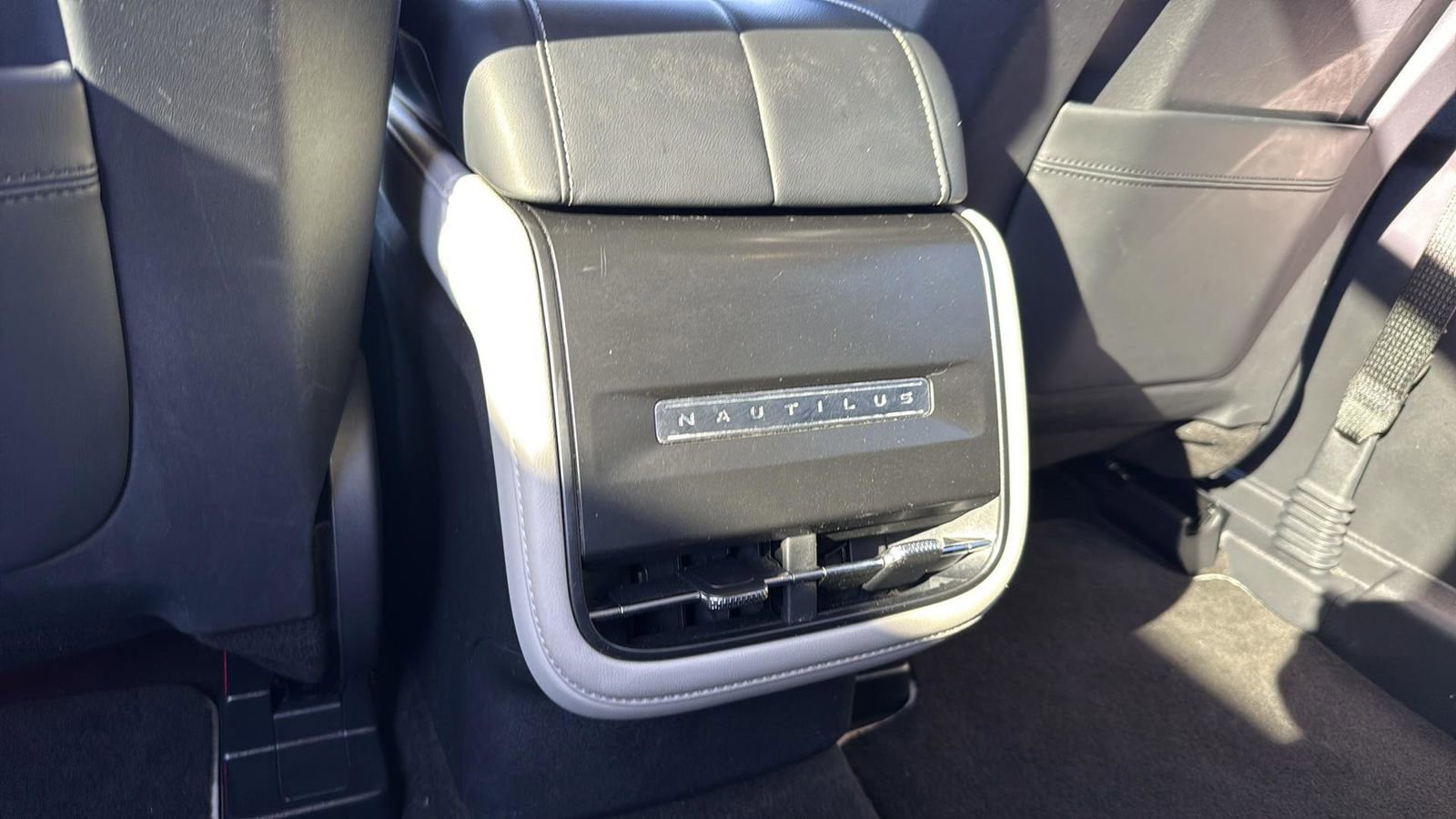 Used 2024 Lincoln Nautilus Reserve image 28