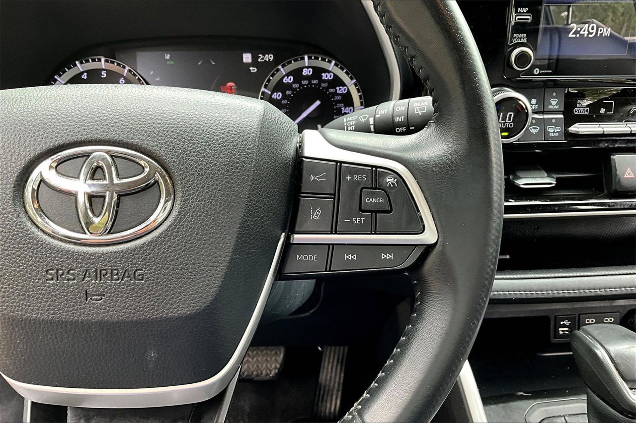 Used 2022 Toyota Highlander XLE image 11