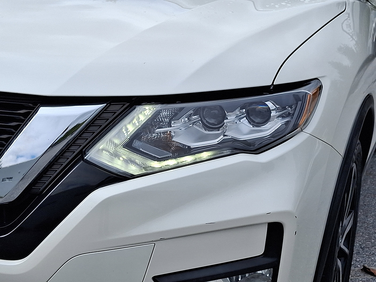 Used 2018 Nissan Rogue SL w/ Premium Package image 9