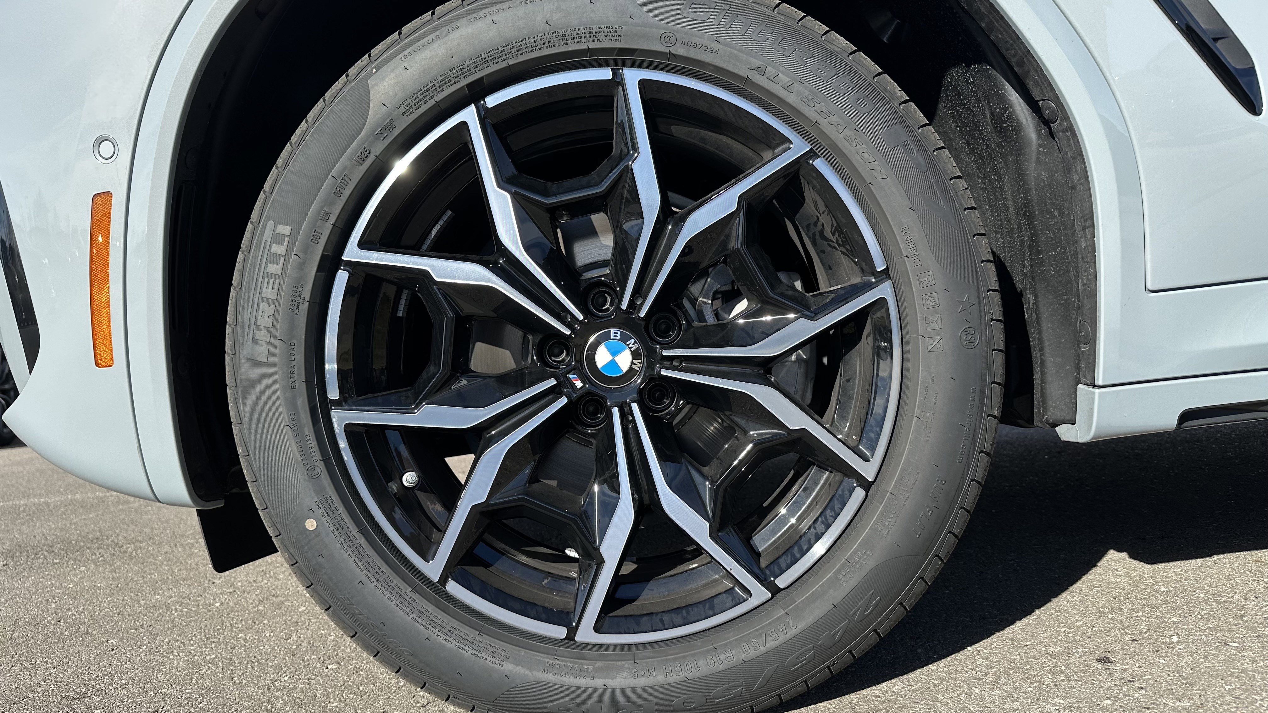 Used 2025 BMW X4 xDrive30i w/ Premium Package image 12