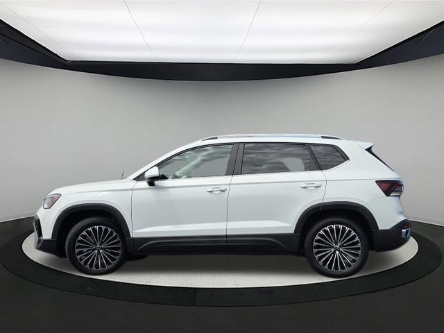 New 2025 Volkswagen Taos SE image 4