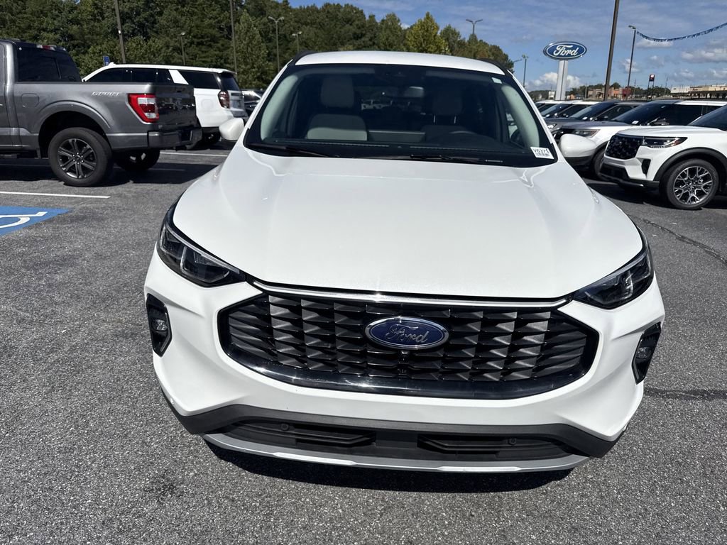 Used 2023 Ford Escape Platinum image 2