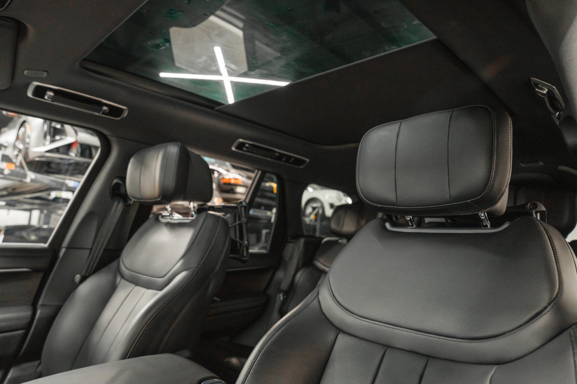 Used 2024 Land Rover Range Rover Autobiography AWD/4WD image 17