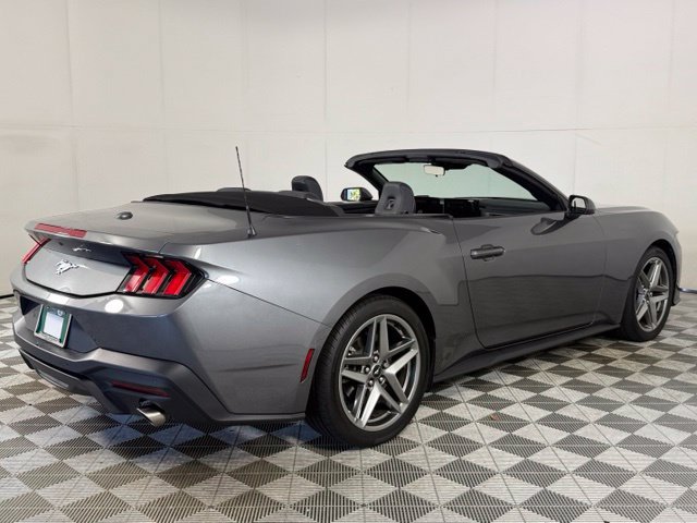 Used 2024 Ford Mustang Convertible RWD image 8