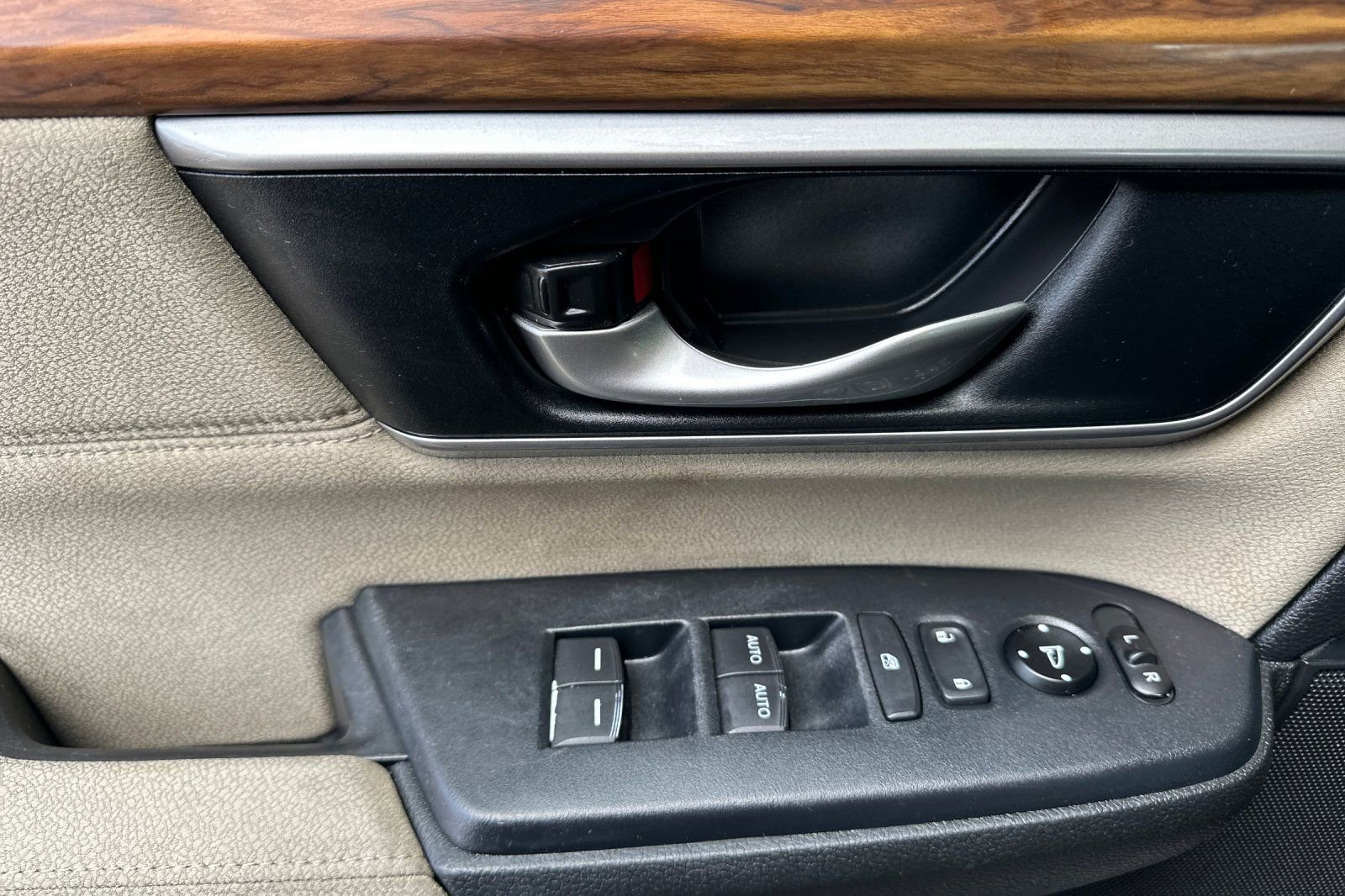 Used 2018 Honda CR-V EX image 11