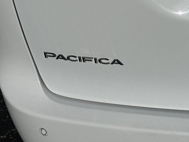 Used 2024 Chrysler Pacifica Limited FWD image 10