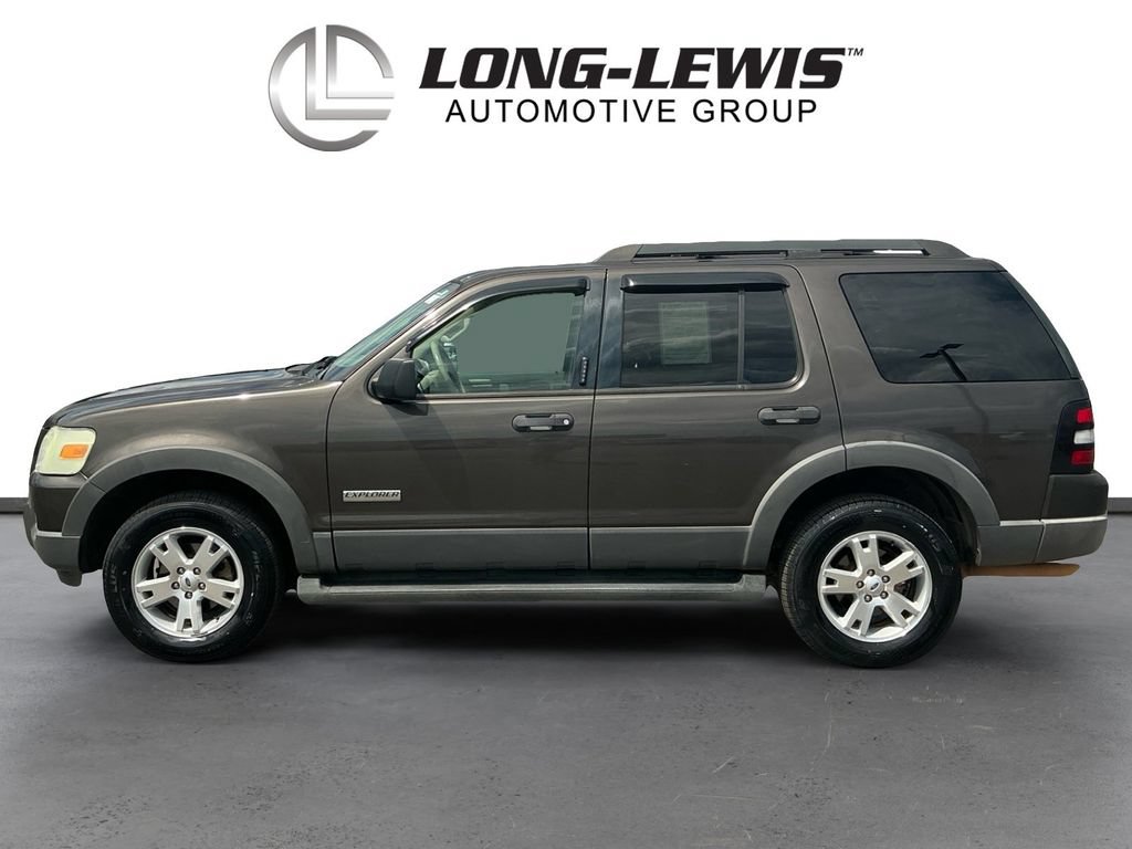 Used 2006 Ford Explorer XLT RWD image 2