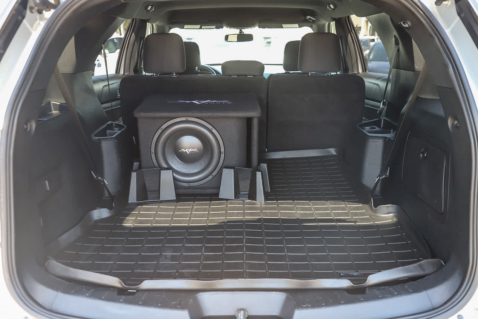 Used 2018 Ford Explorer XLT w/ Equipment Group 201A AWD/4WD image 28