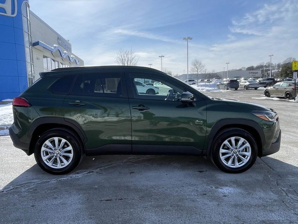 Used 2024 Toyota Corolla Cross LE image 2