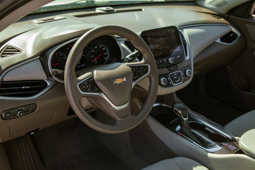 Used 2022 Chevrolet Malibu LS w/ Driver Confidence Package II FWD image 10