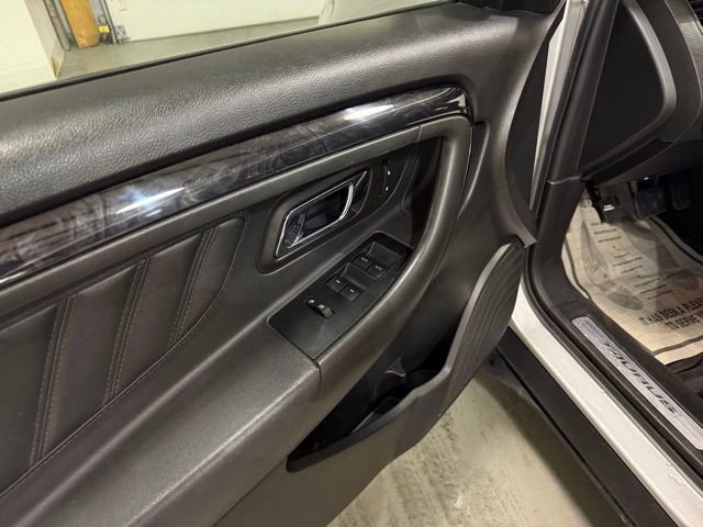 Used 2010 Ford Taurus Limited image 9