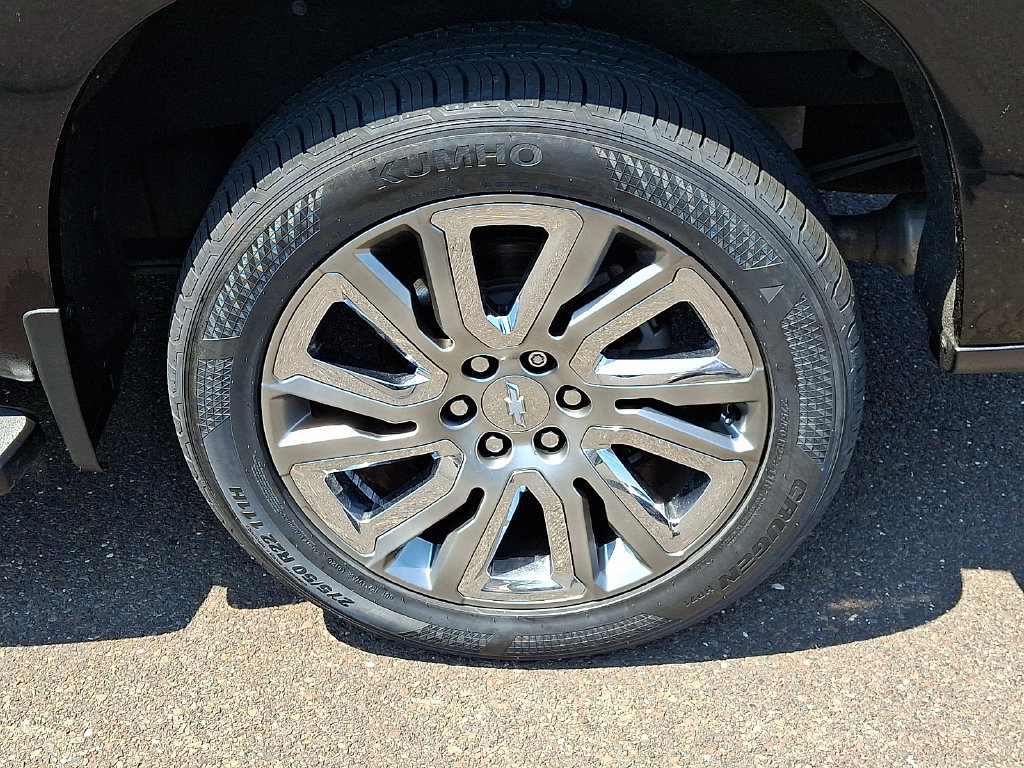 Used 2019 Chevrolet Silverado 1500 High Country w/ High Country Premium Package AWD/4WD image 9
