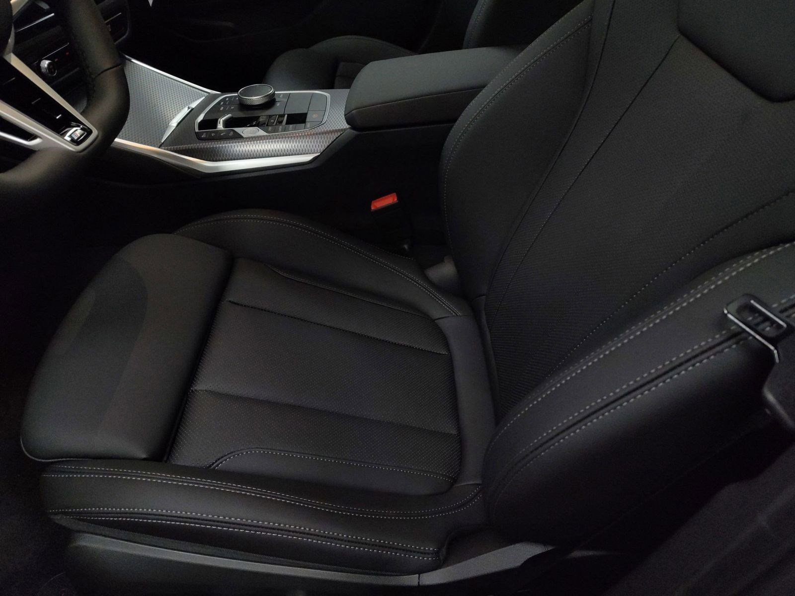 New 2026 BMW 330i xDrive Sedan w/ M Sport Package image 19