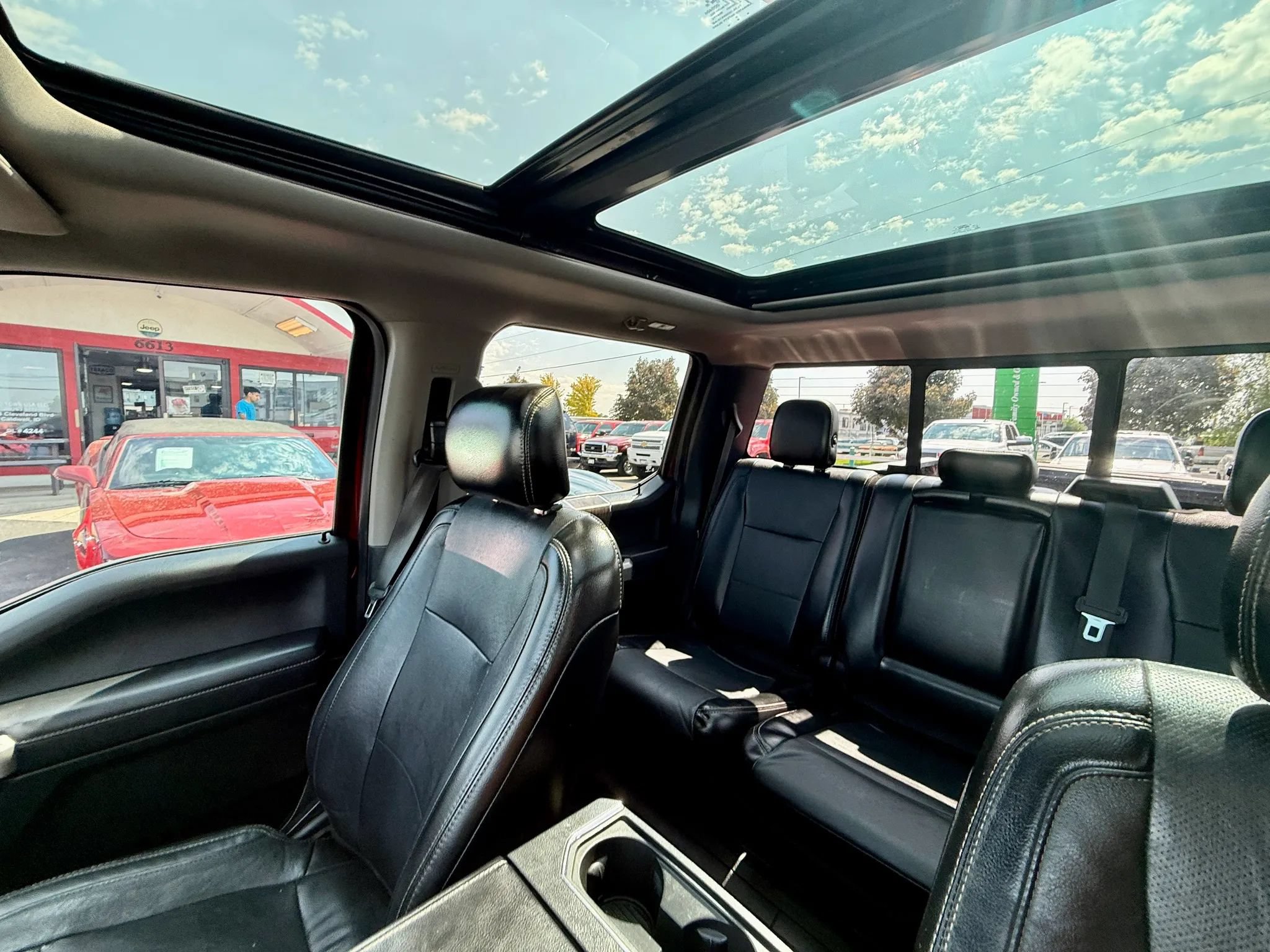 Used 2017 Ford F350 Lariat w/ Lariat Ultimate Package AWD/4WD image 13