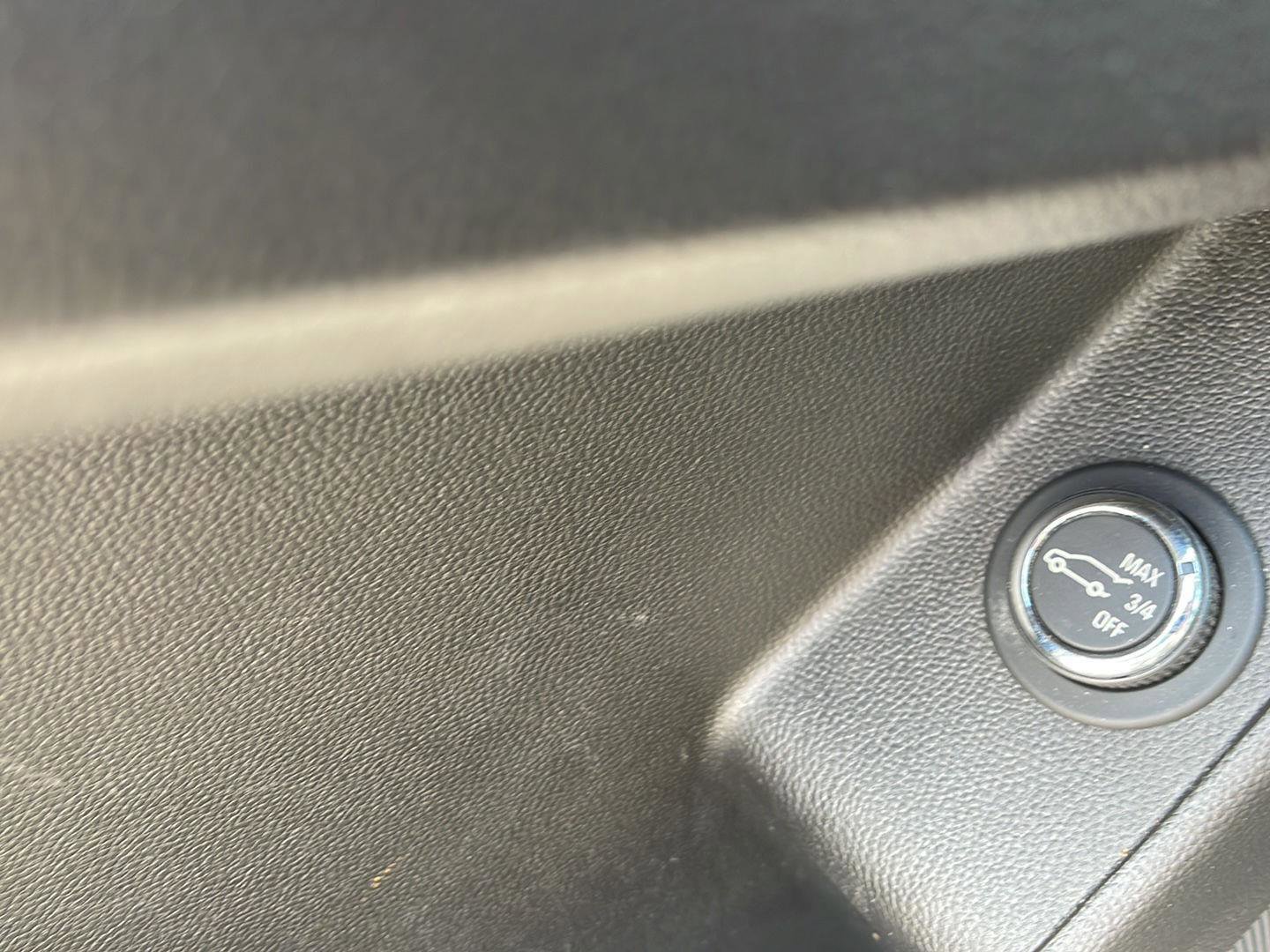 Used 2020 Chevrolet Traverse LT image 15