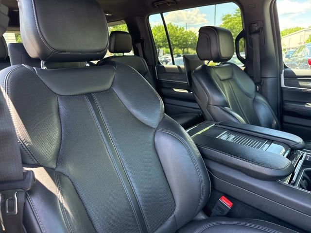 Used 2022 Jeep Wagoneer Series III w/ Rear Seat Video Group 1 AWD/4WD image 31