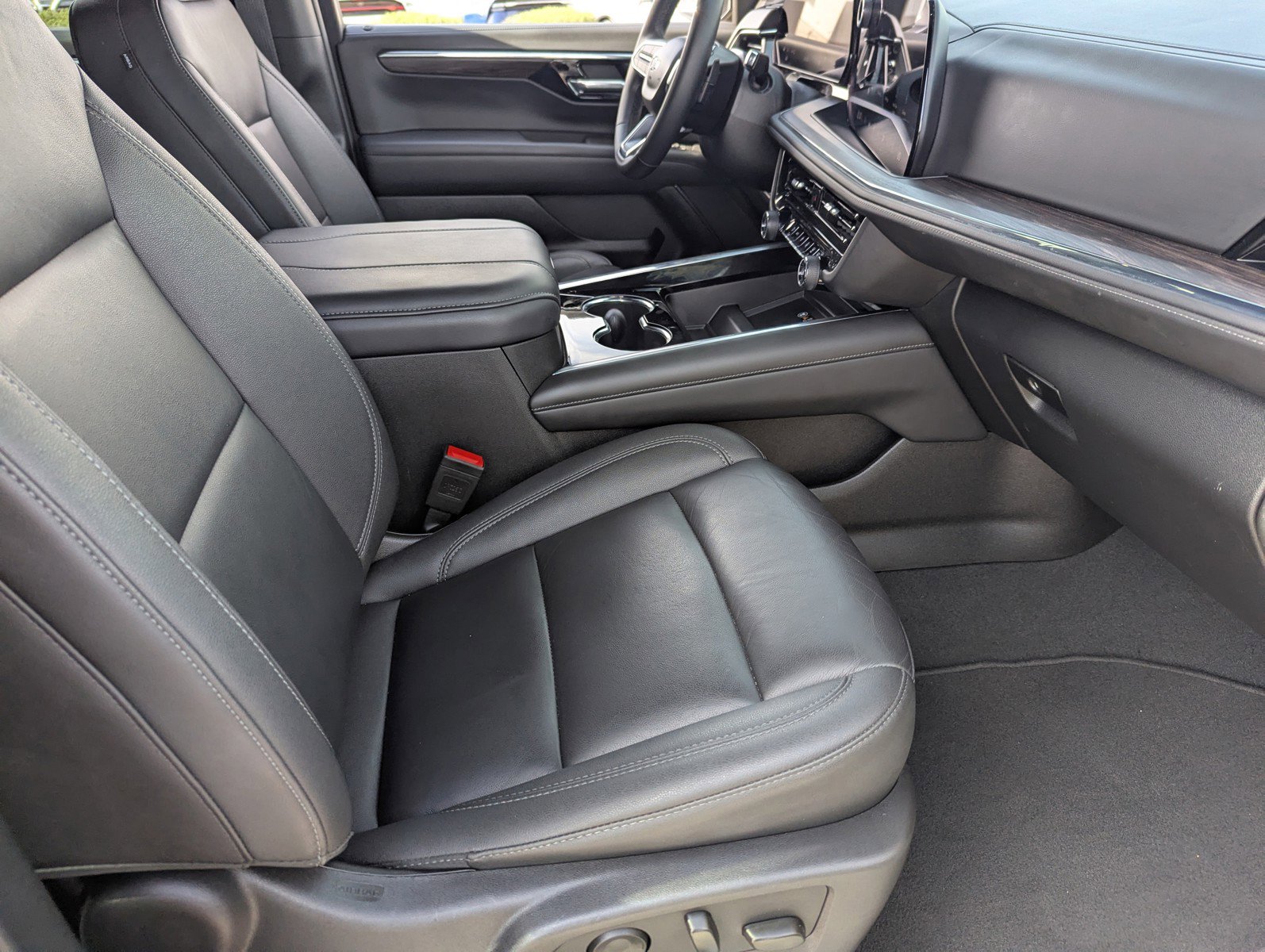 Certified 2025 Chevrolet Suburban Z71 image 12