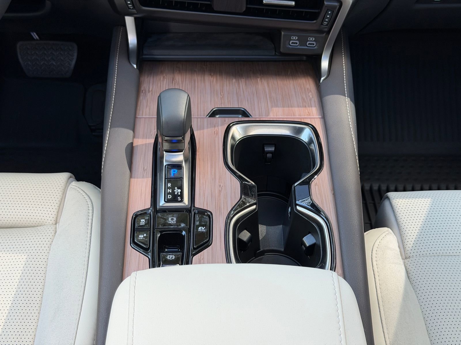 Used 2023 Lexus RX 350 w/ Cold Area Package image 25