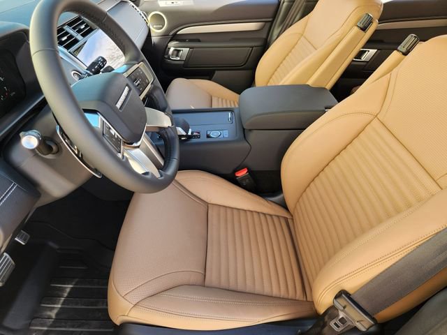 Used 2026 Land Rover Discovery Limited Edition image 9