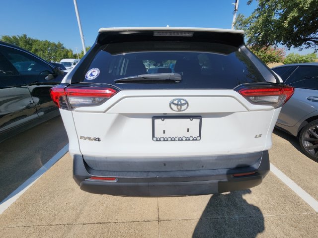 Used 2021 Toyota RAV4 LE FWD image 5