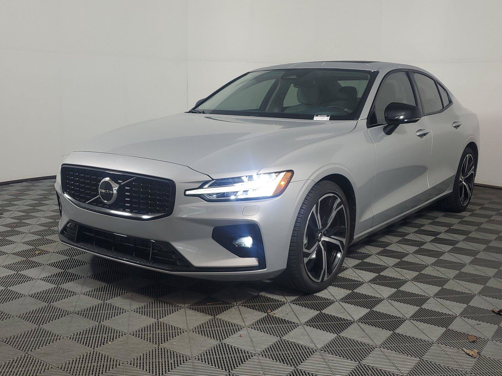 Used 2024 Volvo S60 B5 Core w/ Climate Package FWD image 3