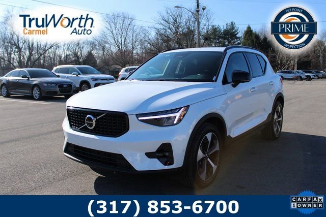 Used 2025 Volvo XC40 B5 Plus image 1