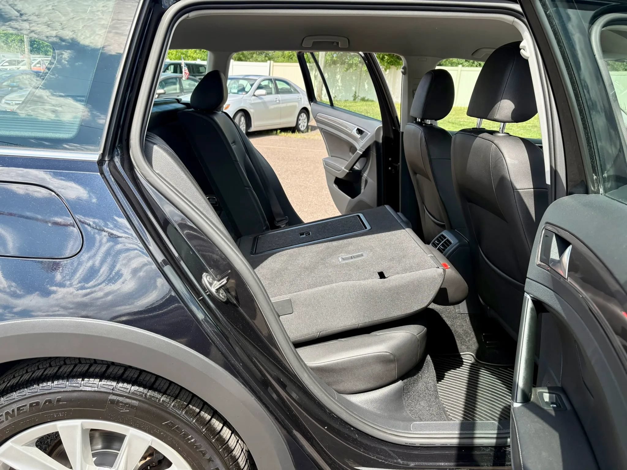 Used 2017 Volkswagen Golf Alltrack S AWD/4WD image 24