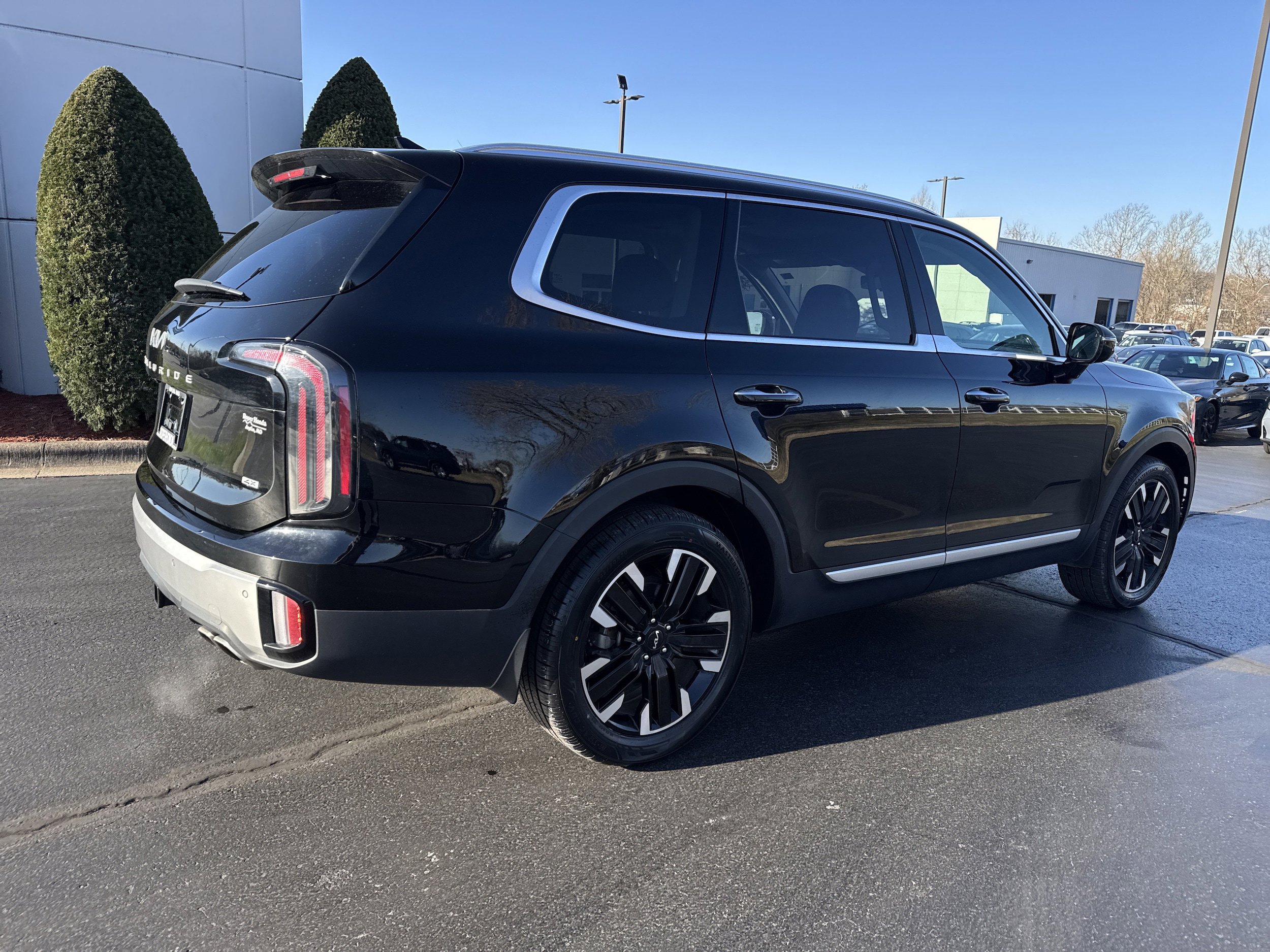 Used 2024 Kia Telluride SX Prestige w/ Towing Package AWD/4WD image 4