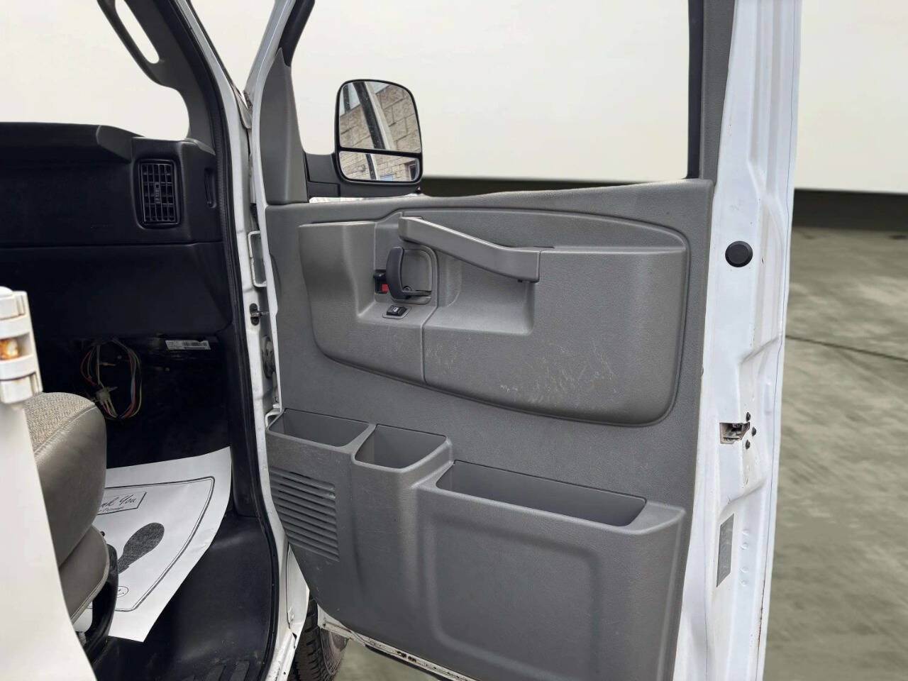 Used 2016 Chevrolet Express 3500 Extended RWD image 16