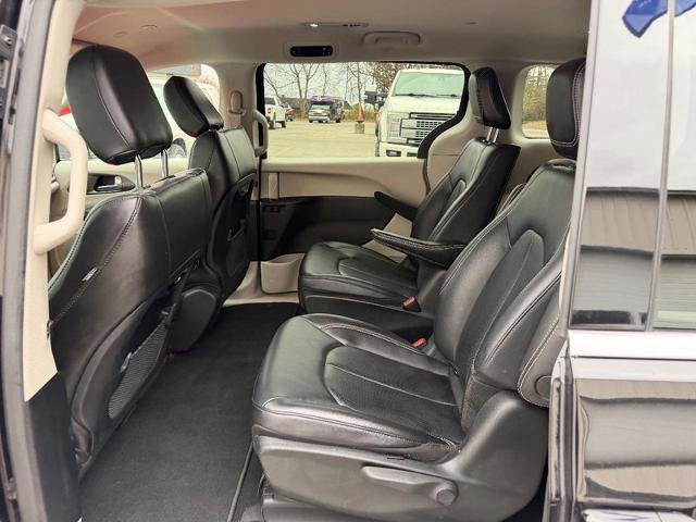 Used 2024 Chrysler Pacifica Limited FWD image 11