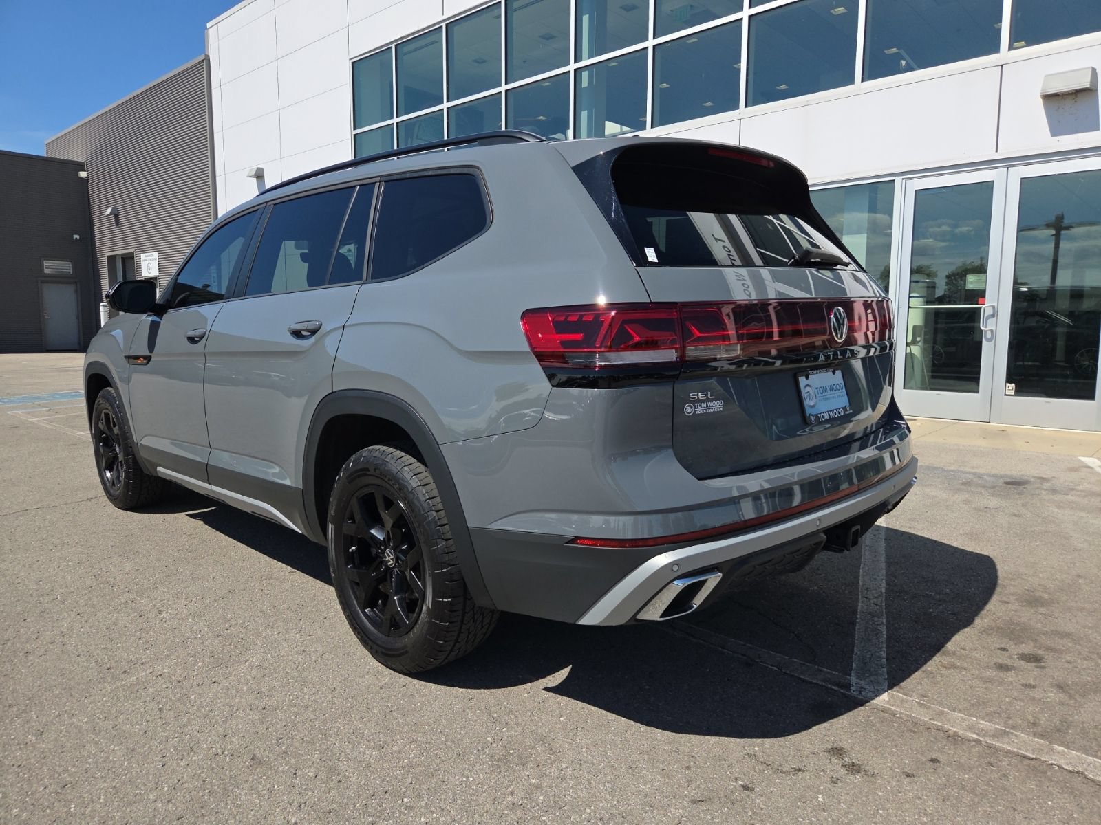 Certified 2024 Volkswagen Atlas Peak Edition SEL AWD/4WD image 10
