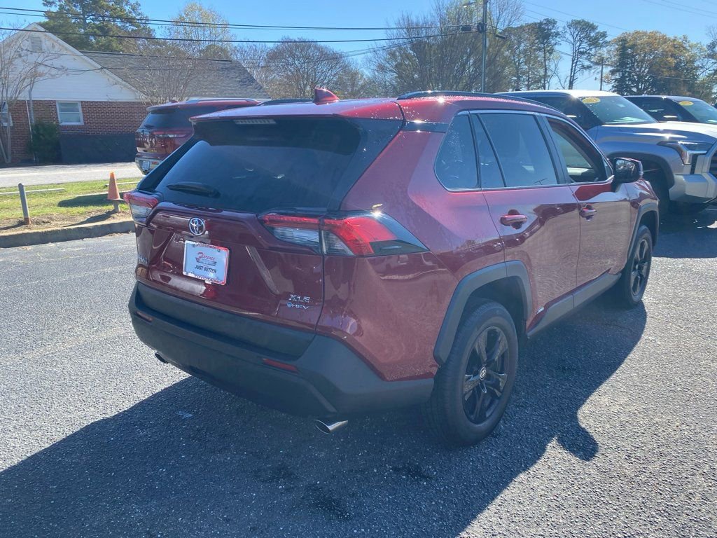 Used 2025 Toyota RAV4 XLE AWD/4WD image 16