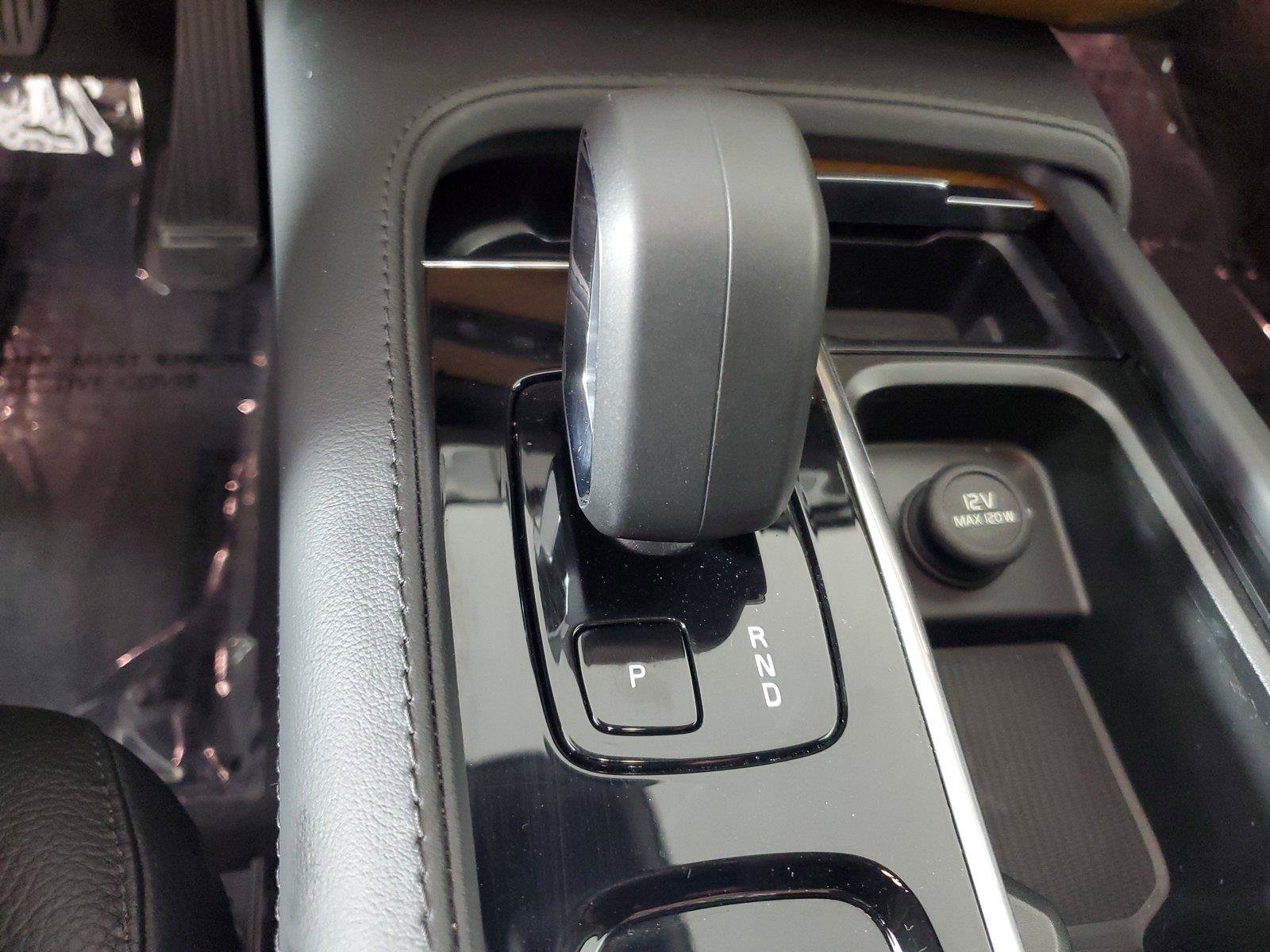 Certified 2023 Volvo XC90 B6 Plus w/ Protection Package AWD/4WD image 32