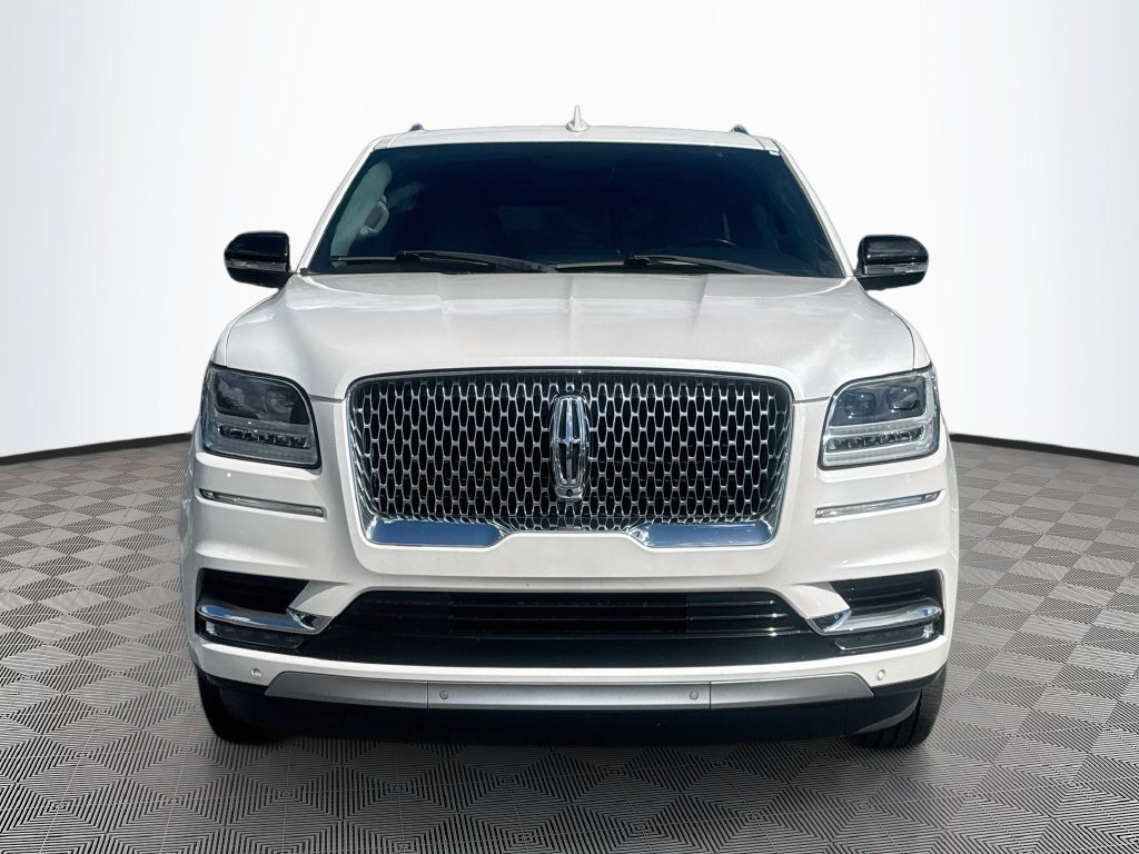 Used 2018 Lincoln Navigator Select AWD/4WD image 2