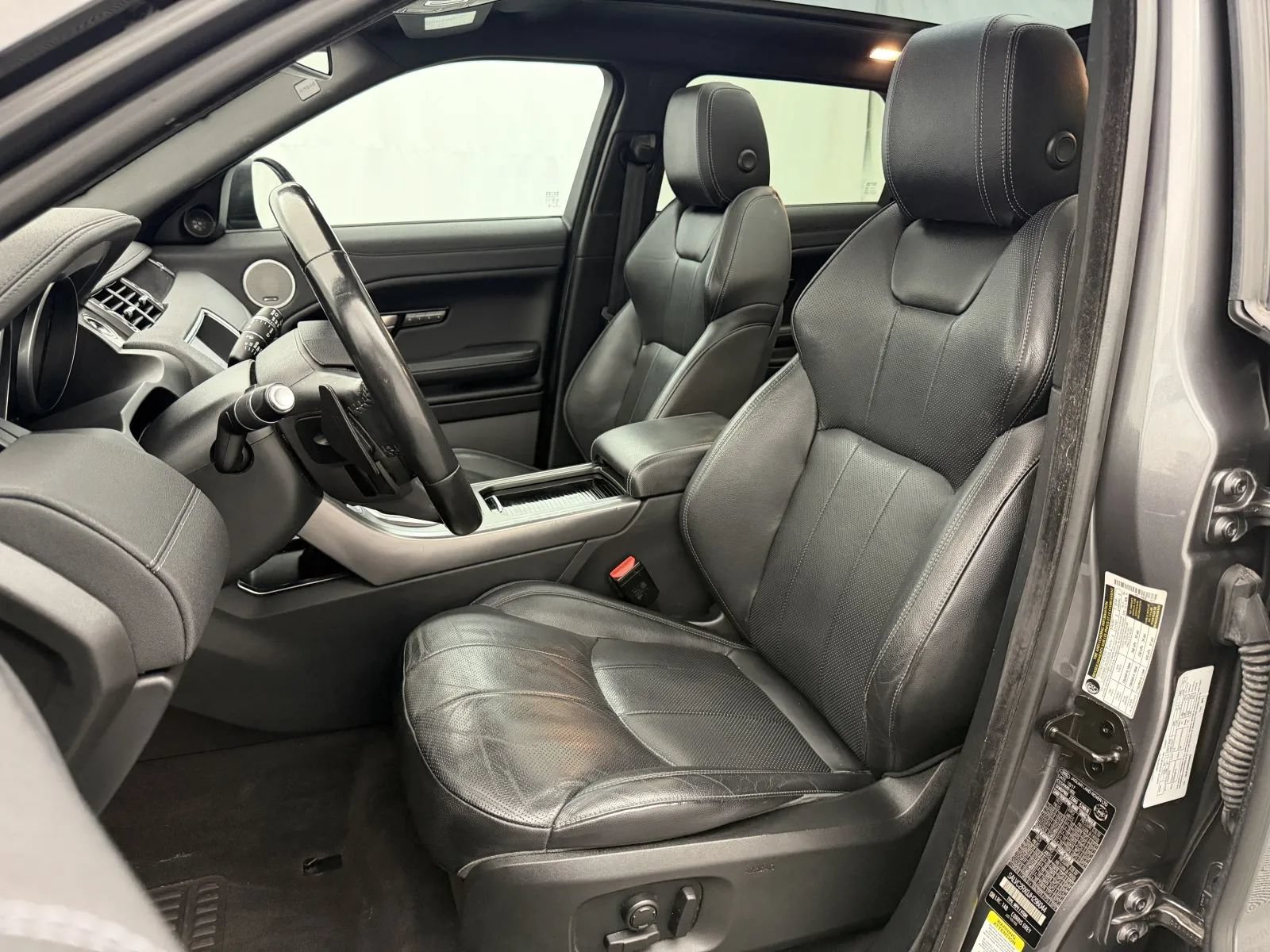 Used 2018 Land Rover Range Rover Evoque Landmark Edition AWD/4WD image 9