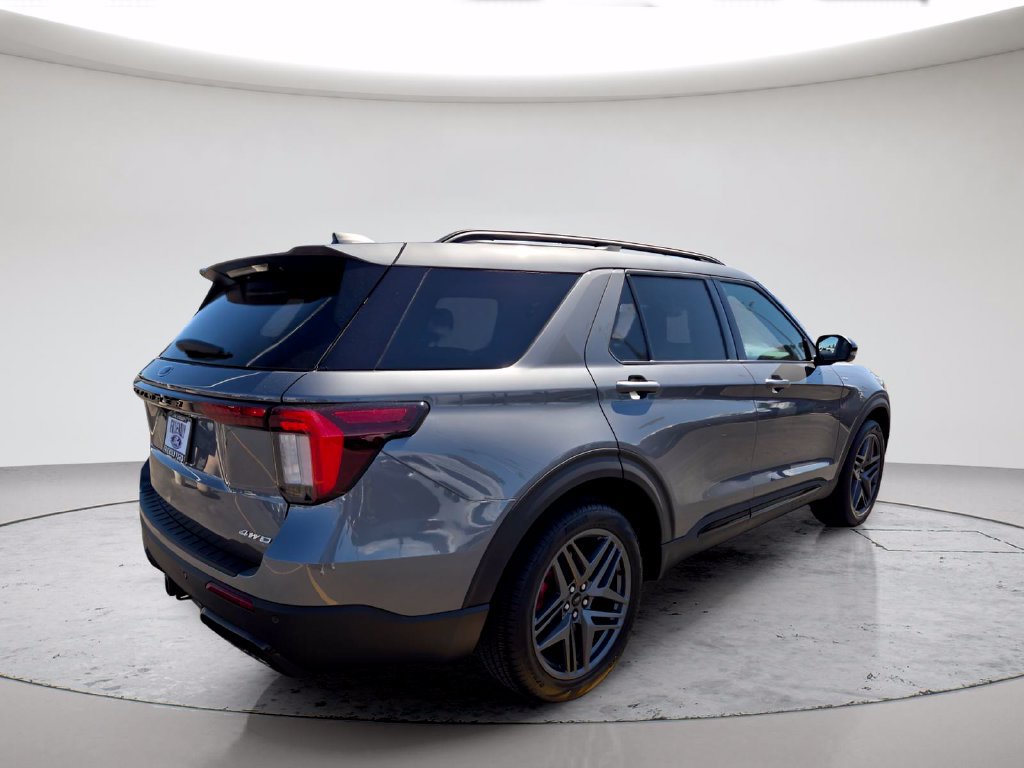 New 2026 Ford Explorer ST-Line w/ ST-Line Street Pack AWD/4WD image 4