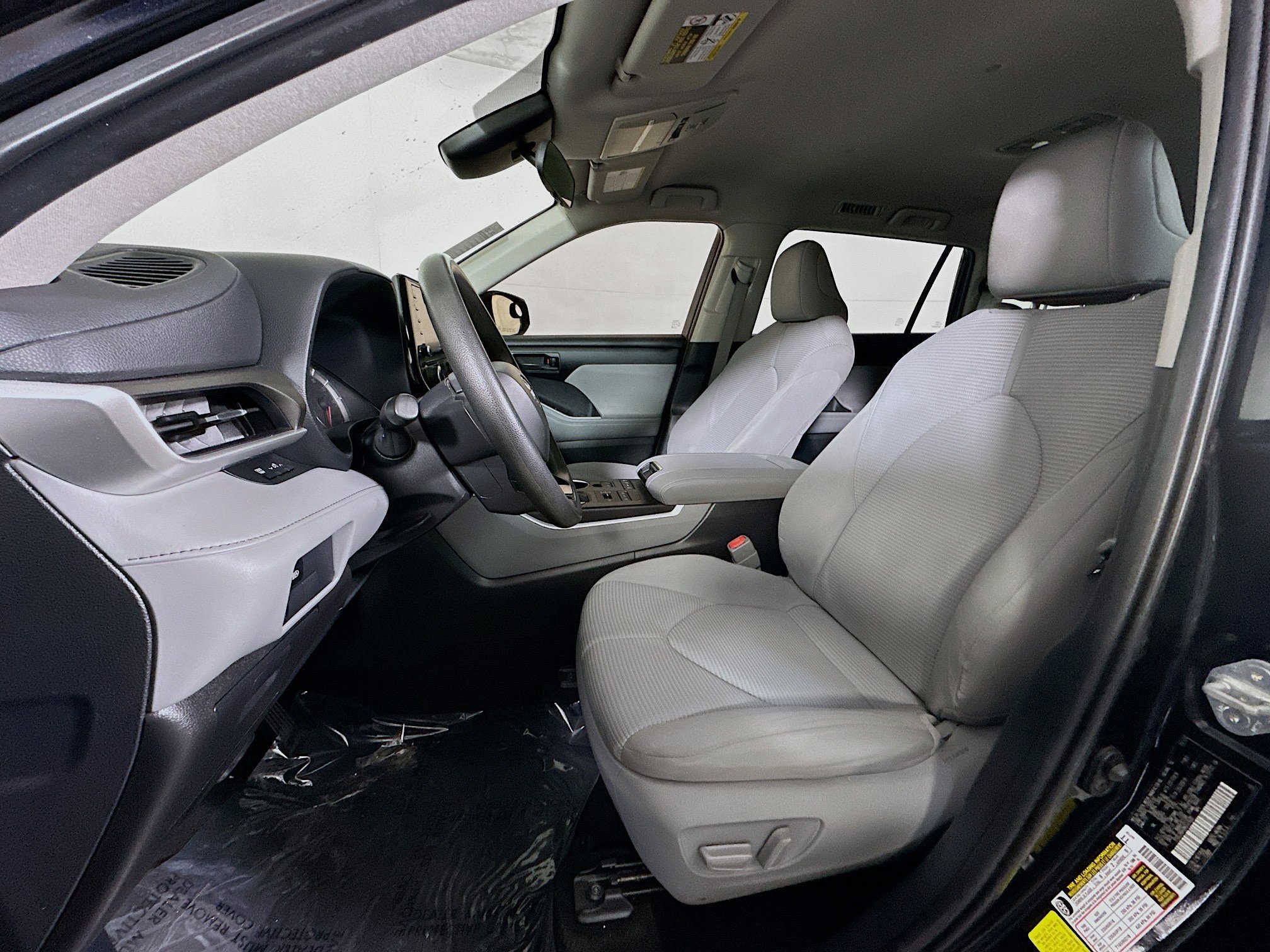 Used 2021 Toyota Highlander L image 12