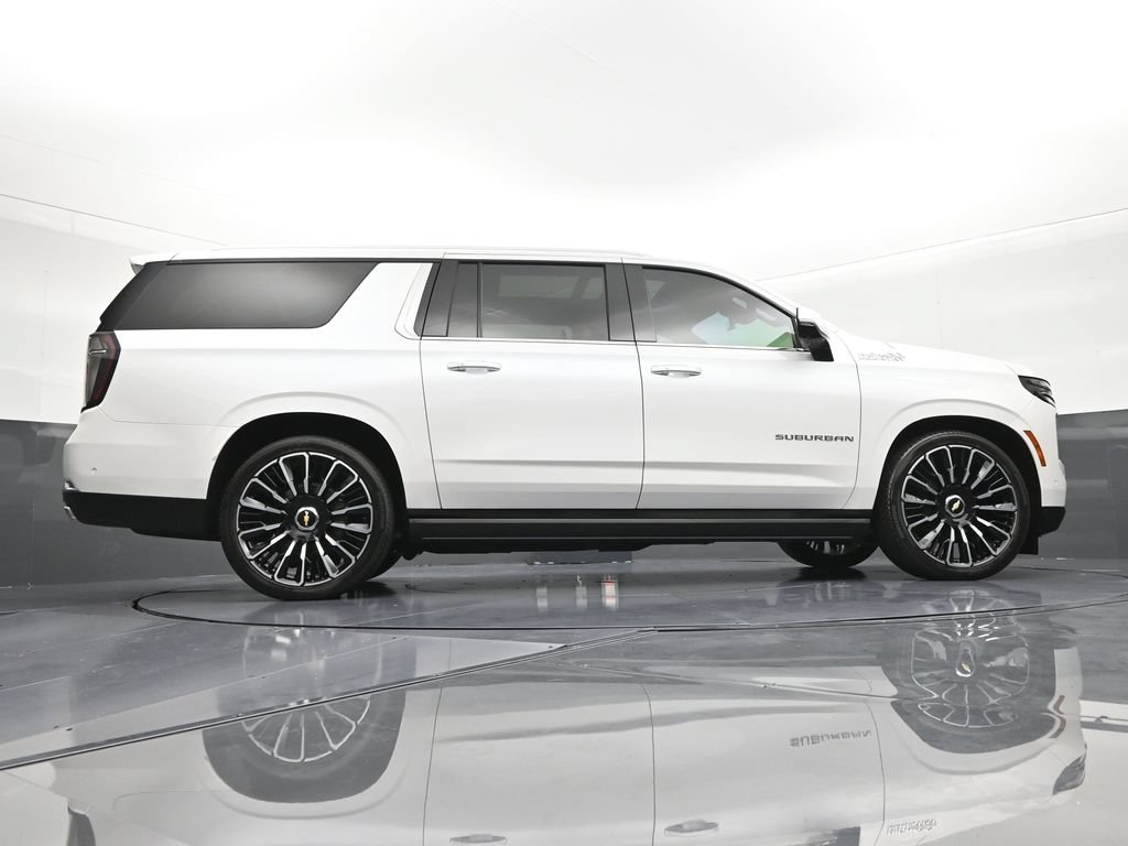 Used 2025 Chevrolet Suburban High Country AWD/4WD image 29