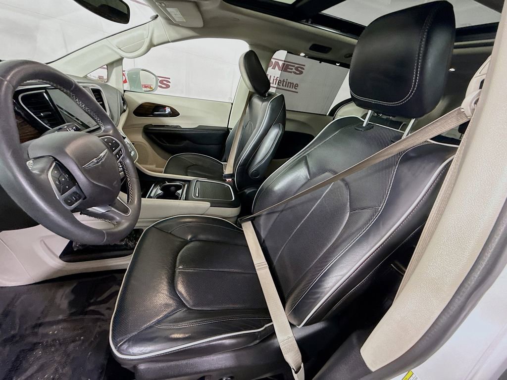 Used 2022 Chrysler Pacifica Limited FWD image 28