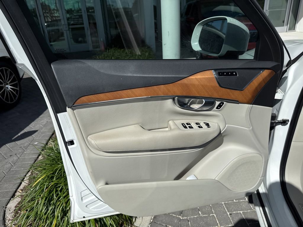 Used 2021 Volvo XC90 T6 Momentum w/ Protection Package Premier image 10